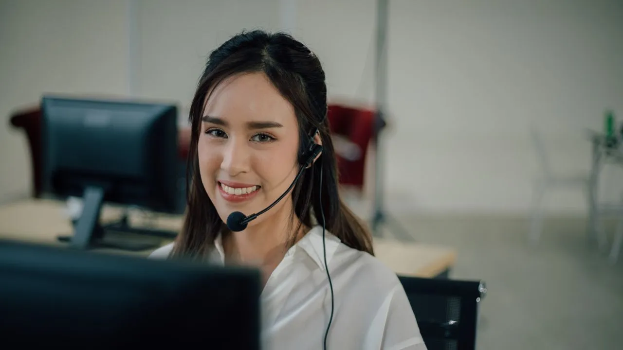 Nhân viên cổng game Sum Club luôn sẵn sàng giải đáp mọi thắc mắc của người chơi